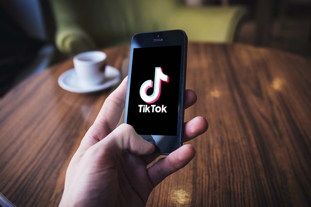 tiktok logo op scherm